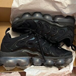 W black Vapormax plus sz 7.5